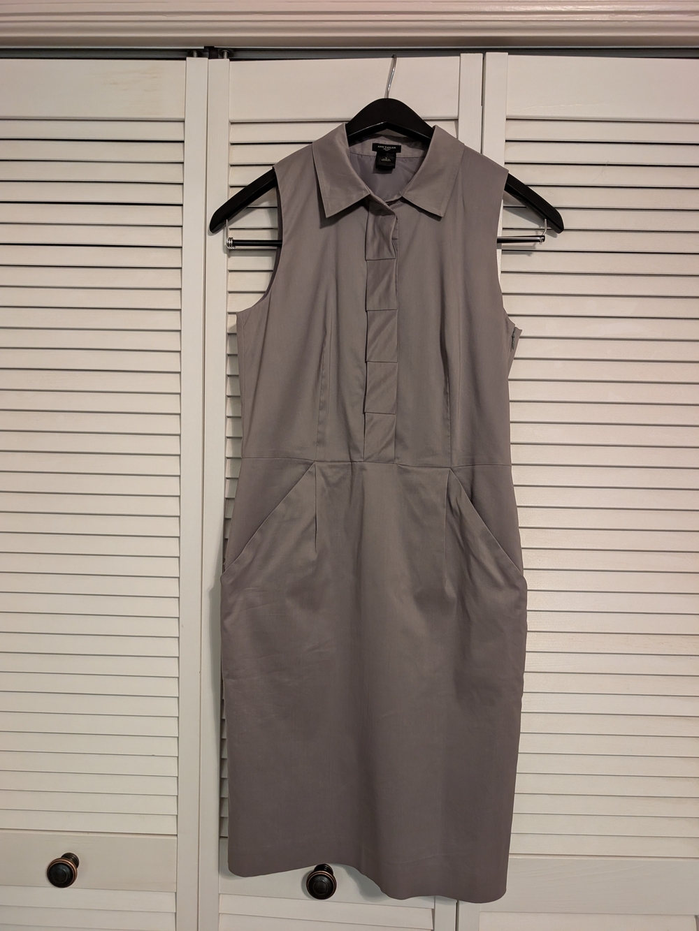 Ann Taylor Sleeveless Collared Sheath Dress in Light Gray
